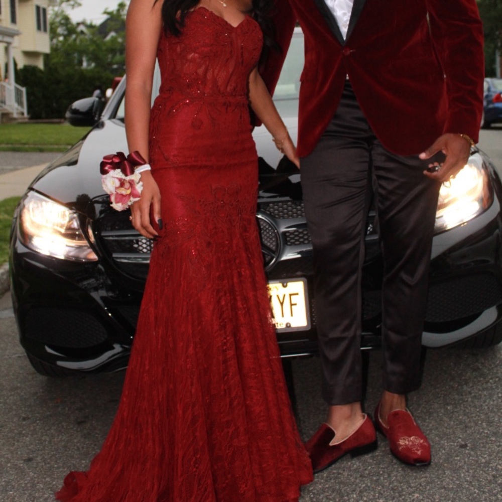 Burgundy prom dress 
Worn once in excellent condition